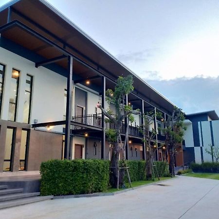 De Vine House Hotel Roi Et Luaran gambar
