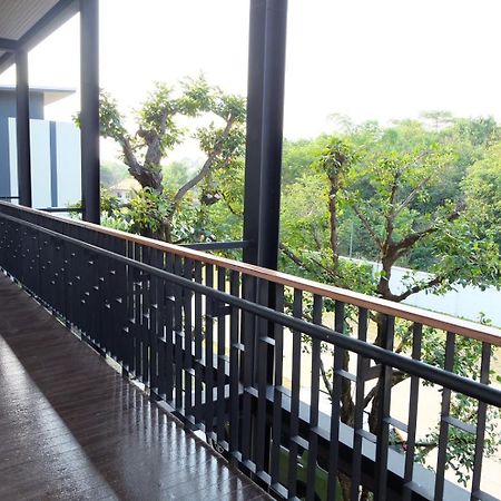 De Vine House Hotel Roi Et Luaran gambar