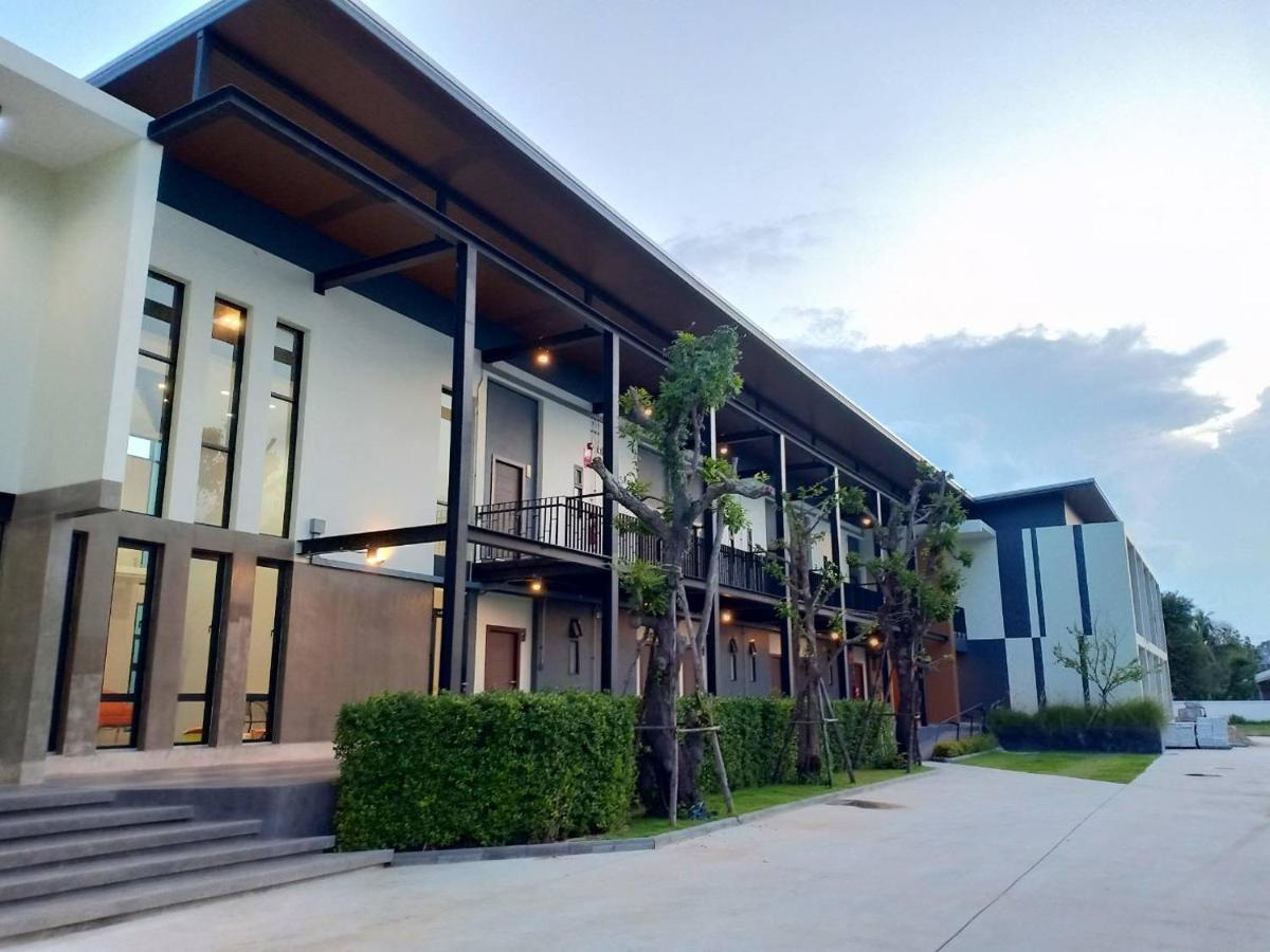De Vine House Hotel Roi Et Luaran gambar