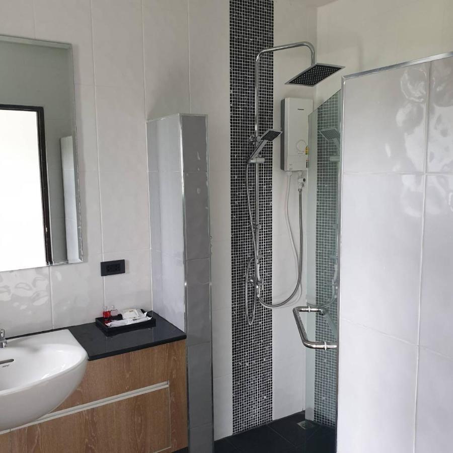 De Vine House Hotel Roi Et Luaran gambar