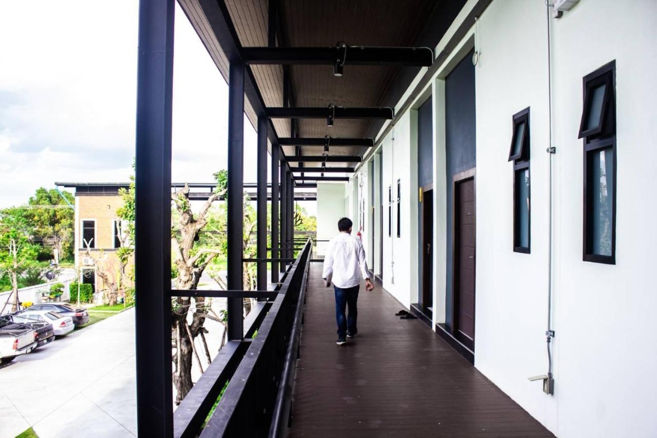 De Vine House Hotel Roi Et Luaran gambar