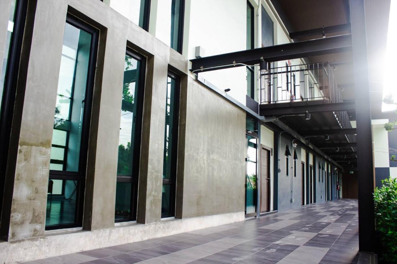 De Vine House Hotel Roi Et Luaran gambar