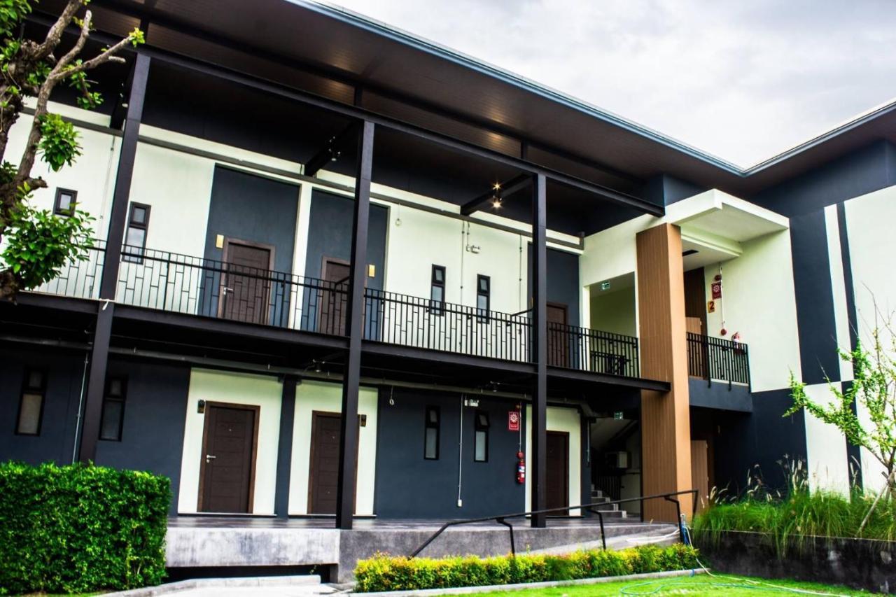 De Vine House Hotel Roi Et Luaran gambar