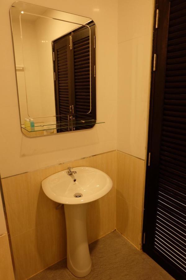 De Vine House Hotel Roi Et Luaran gambar
