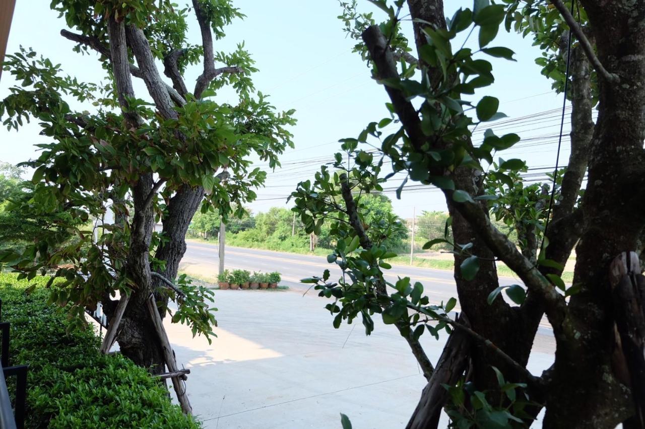 De Vine House Hotel Roi Et Luaran gambar